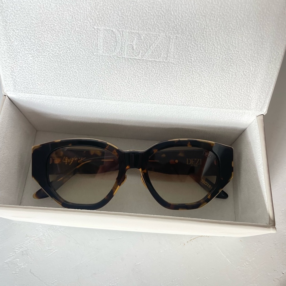 Dezi charge it tortoise shell sunglasses